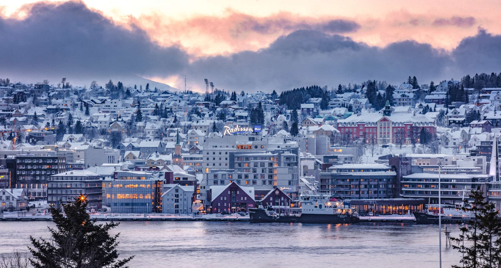 Radisson Blu Hotel, Troms� - Hotel exterior - seaview