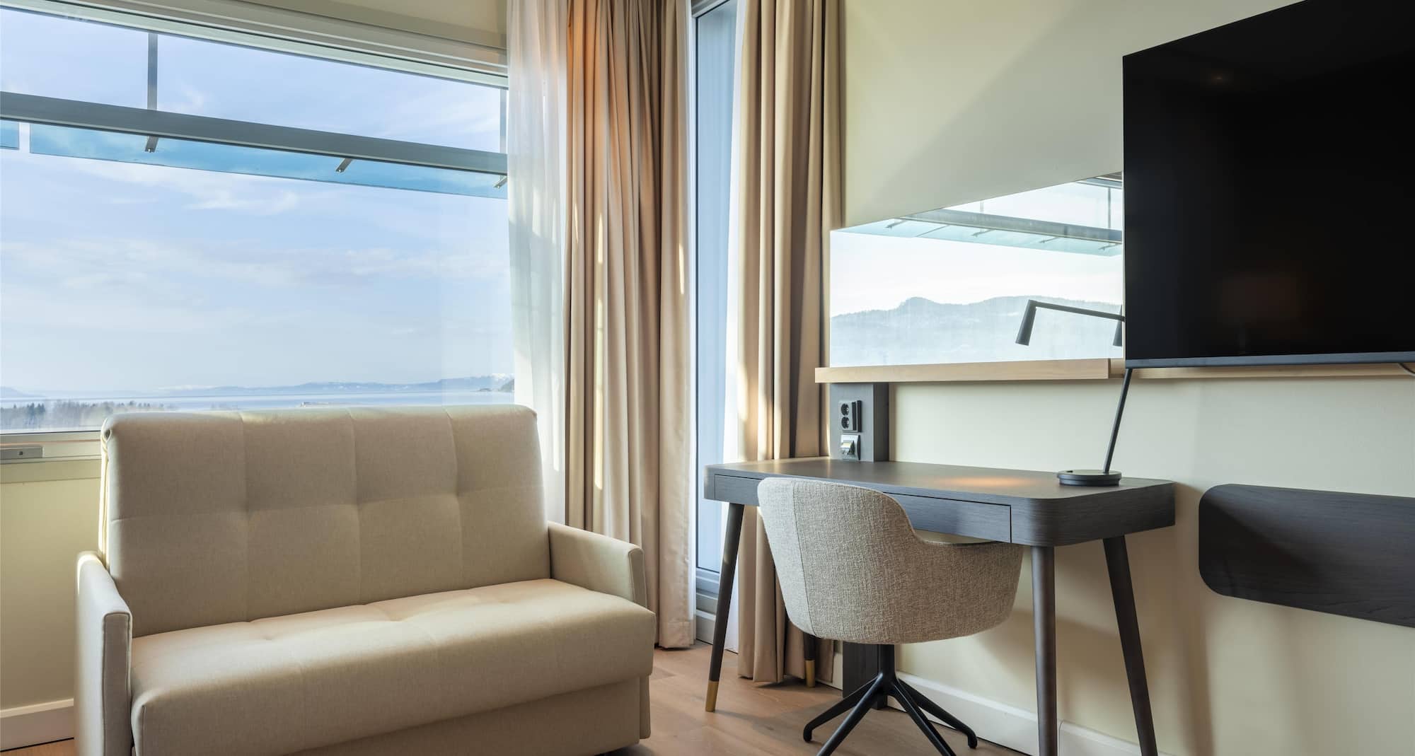Radisson Blu Hotel, Trondheim Airport - Premium Room - Fjord and Runway View