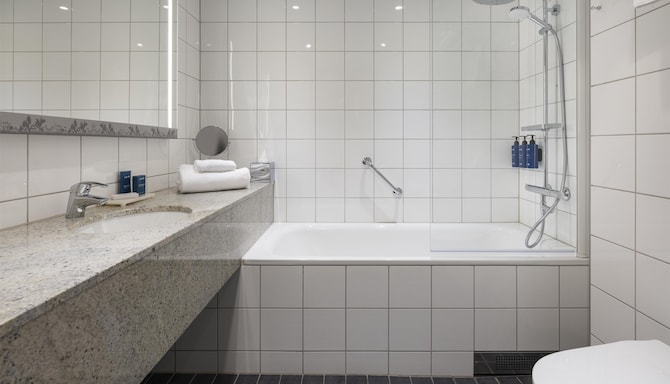 Radisson Blu Hotel, Uppsala - Bad im Gästezimmer