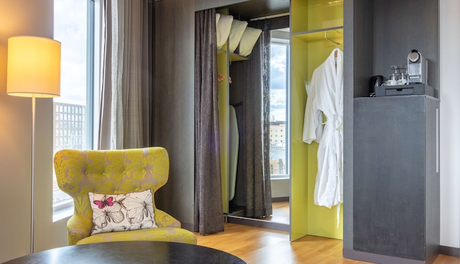 Radisson Blu Hotel, Uppsala - Premium Guest Room - Living Area