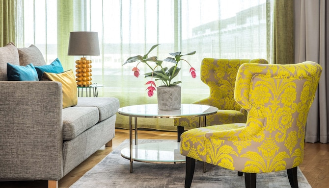 Radisson Blu Hotel, Uppsala - One Bedroom Suite - Living Area with Sofabed