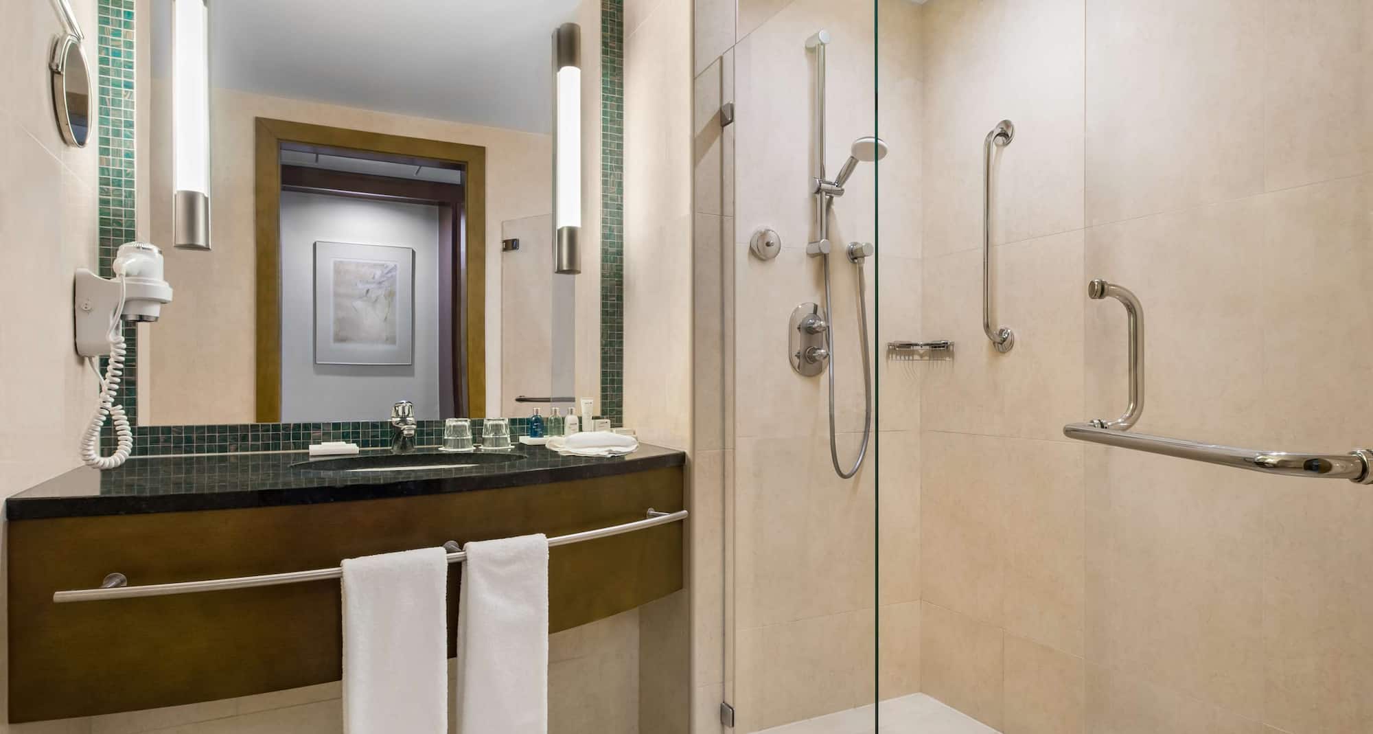 Radisson Blu Hotel, Wroclaw - Standard Room bathroom