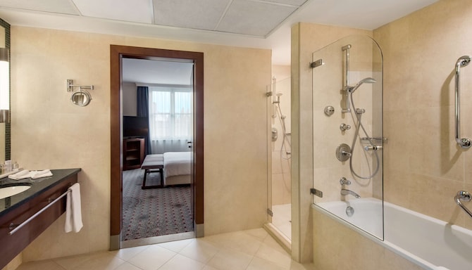 Radisson Blu Hotel, Wroclaw - łazienka w apartamencie