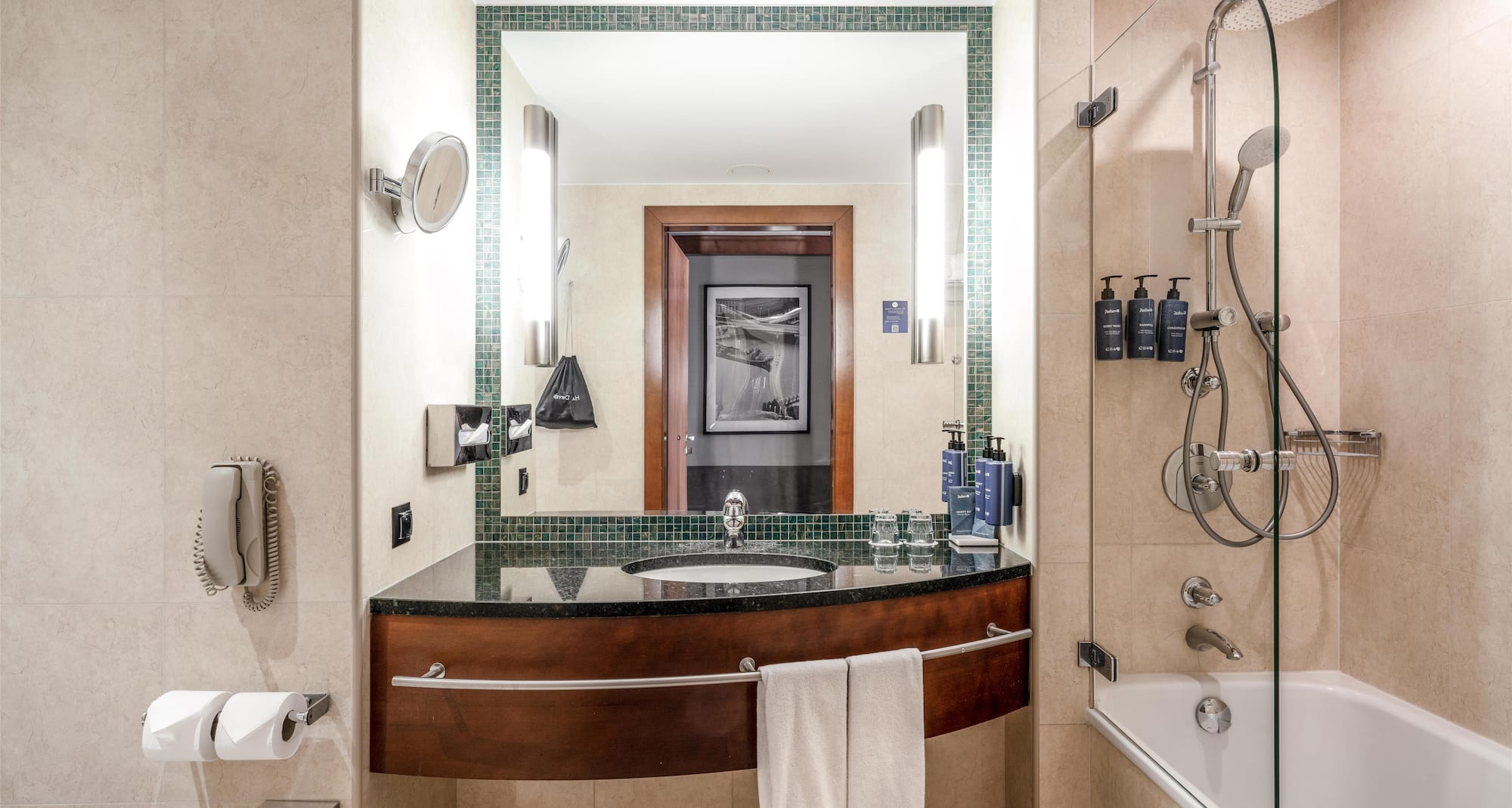 Radisson Blu Hotel, Wroclaw - Guest Room Bath