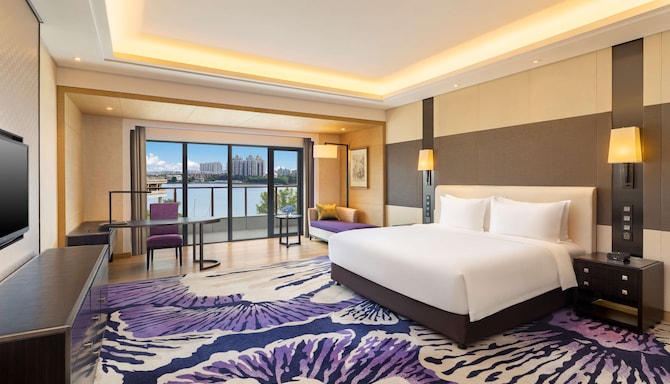 Radisson Blu Hotel, Wuhan ETD Zone - Executive Room with lake view