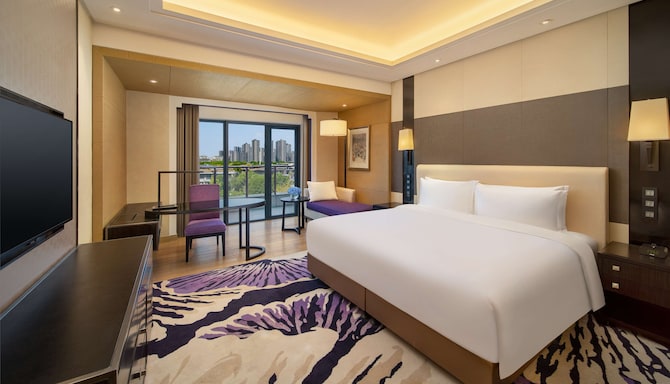 Radisson Blu Hotel, Wuhan ETD Zone - Standard Room with garden view