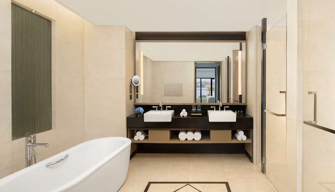 Radisson Blu Hotel, Wuhan ETD Zone - Suite bathroom