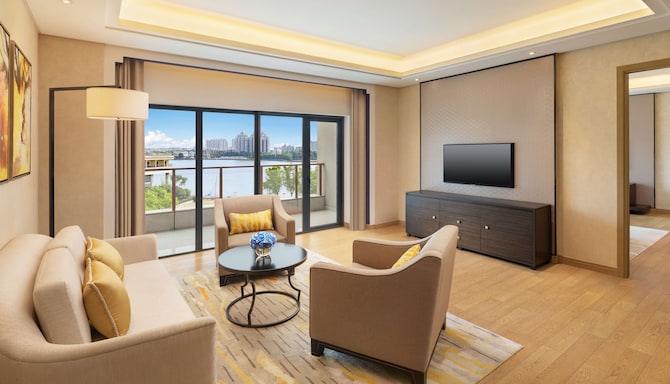 Radisson Blu Hotel, Wuhan ETD Zone - Suite with lake view