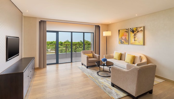 Radisson Blu Hotel, Wuhan ETD Zone - Junior Suite with garden view