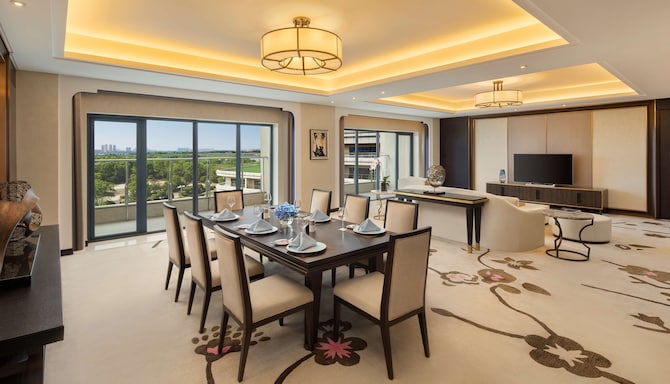 Radisson Blu Hotel, Wuhan ETD Zone - Presidential Suite with lounge access