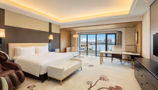 Radisson Blu Hotel, Wuhan ETD Zone - Executive Suite with lounge access