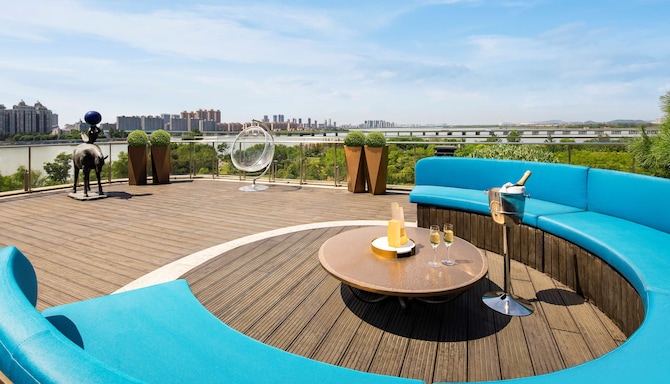 Radisson Blu Hotel, Wuhan ETD Zone - Executive Suite with lounge access