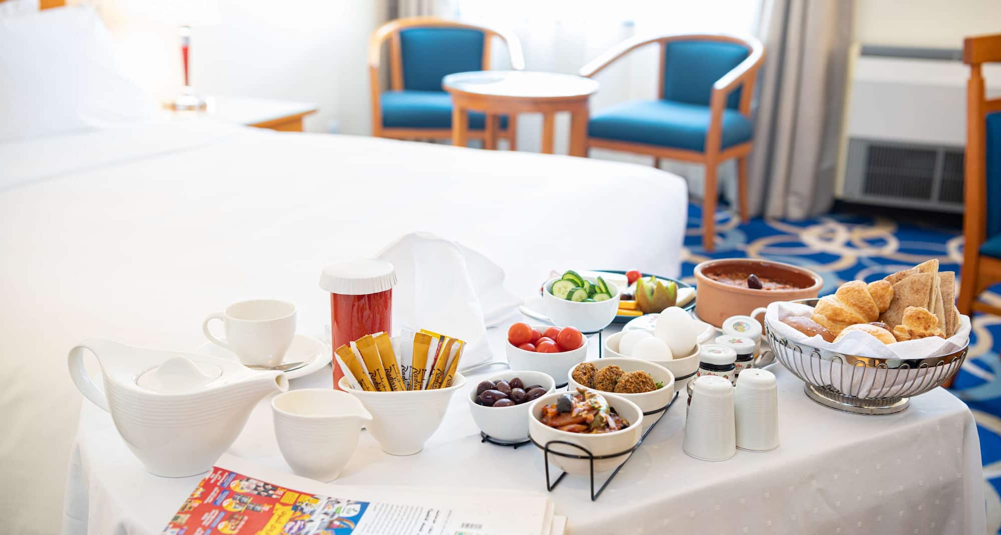 Radisson Blu Hotel, Yanbu - Room service breakfast trolley