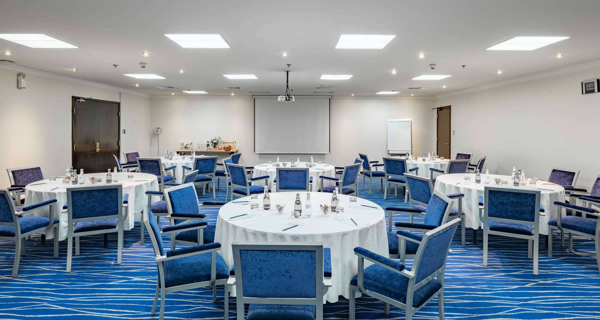 Radisson Blu Hotel, Yanbu - Mubarakia meeting room workshop style