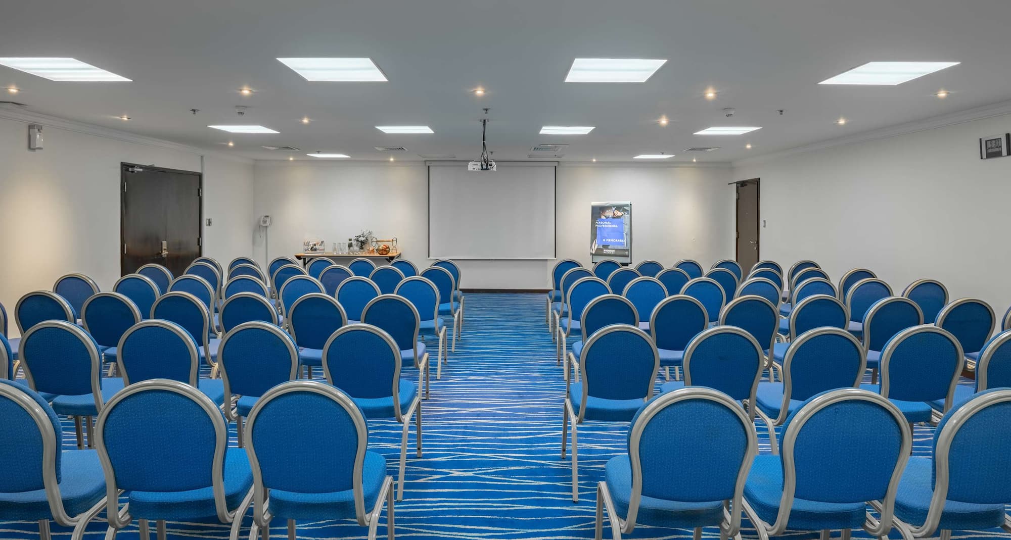 Radisson Blu Hotel, Yanbu - Meeting room with theater style