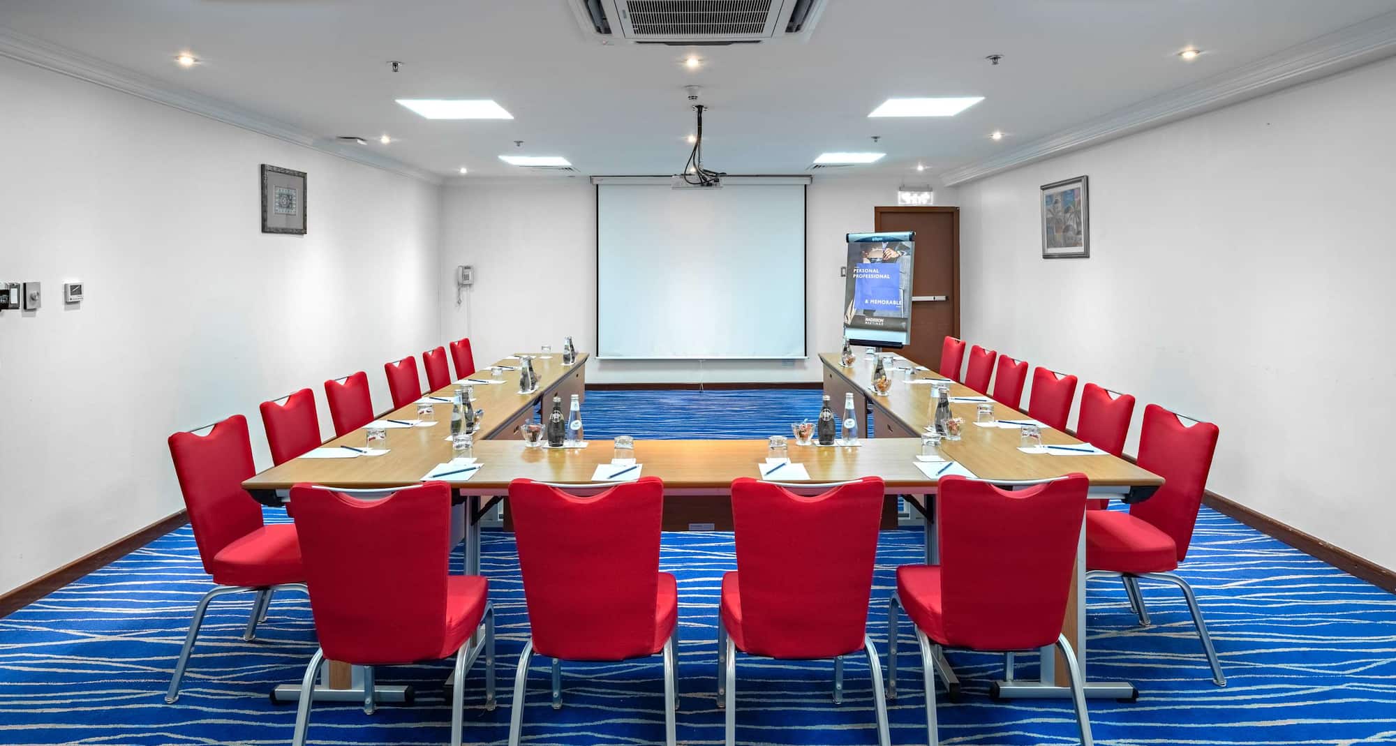 Radisson Blu Hotel, Yanbu - Meeting room with U-shape setup
