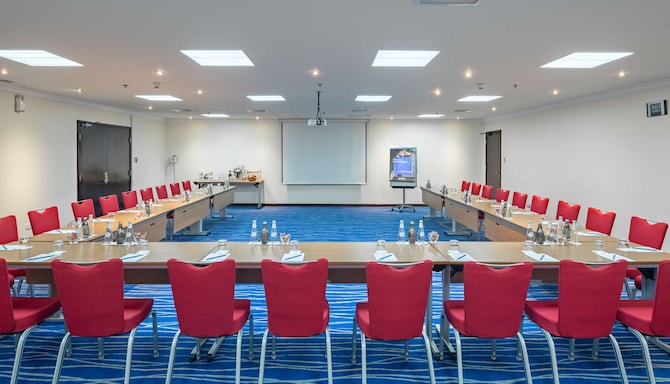 Umluj Meeting Room