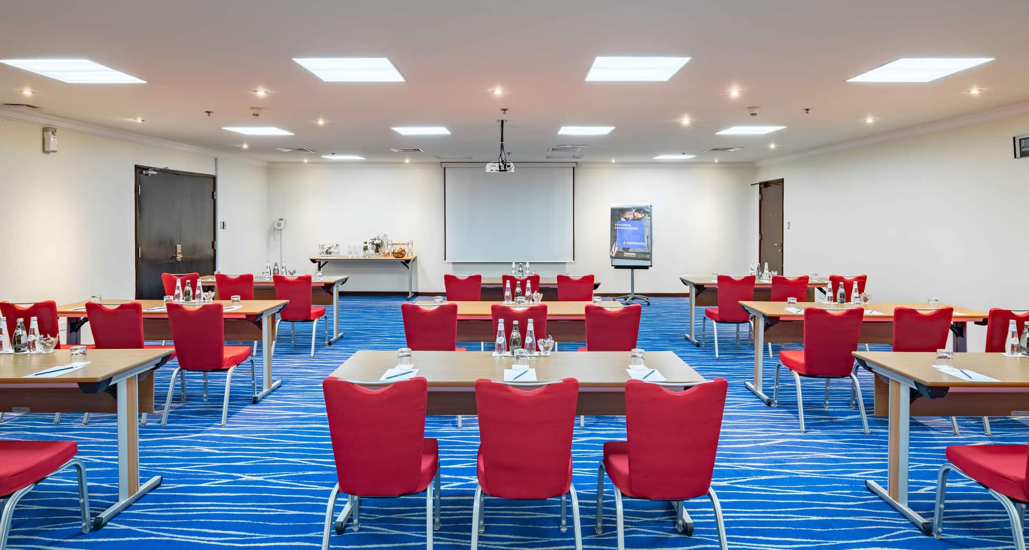 Radisson Blu Hotel, Yanbu - Meeting room with classroom style