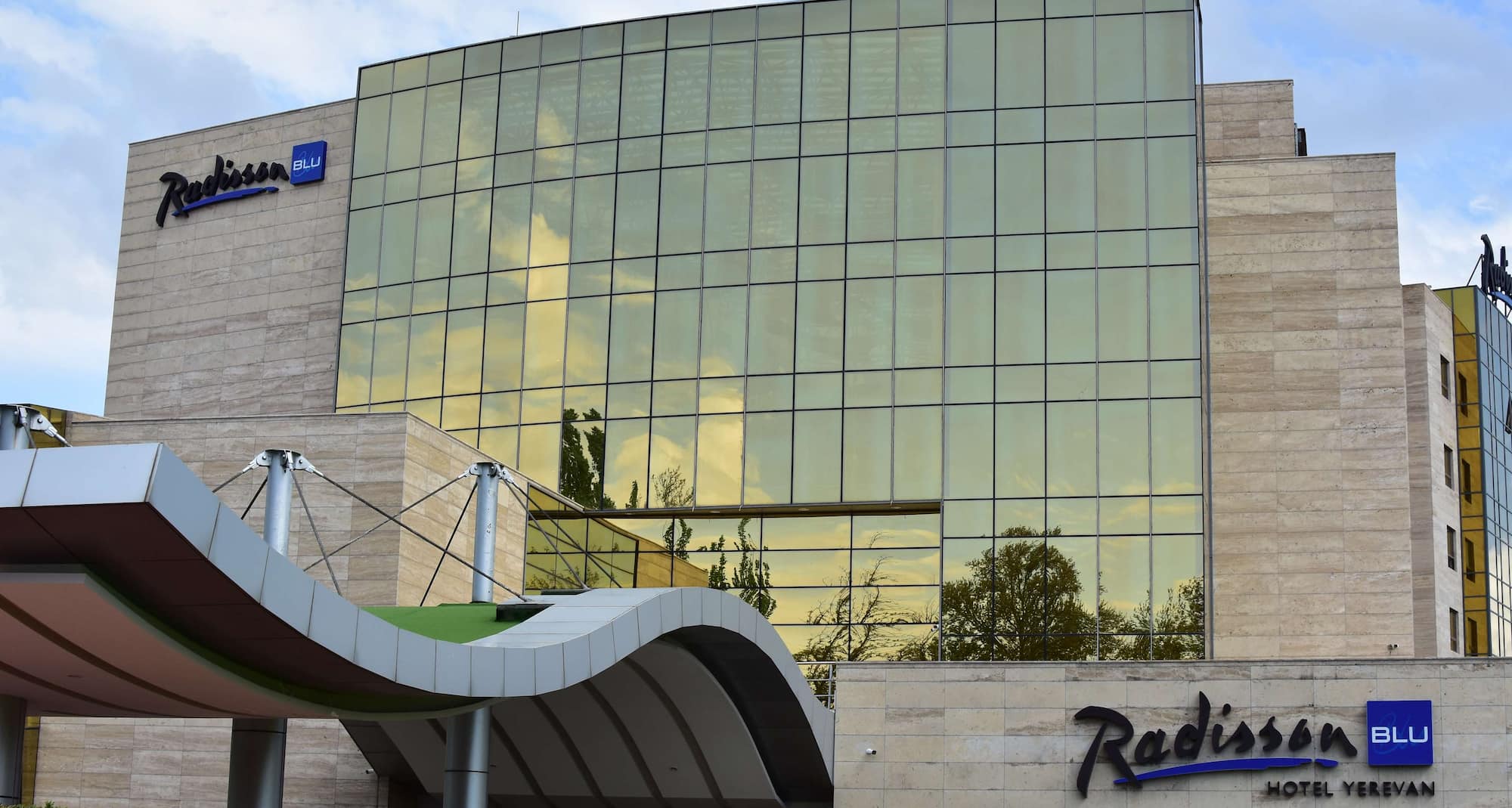 Radisson Blu Hotel, Yerevan - Exterior