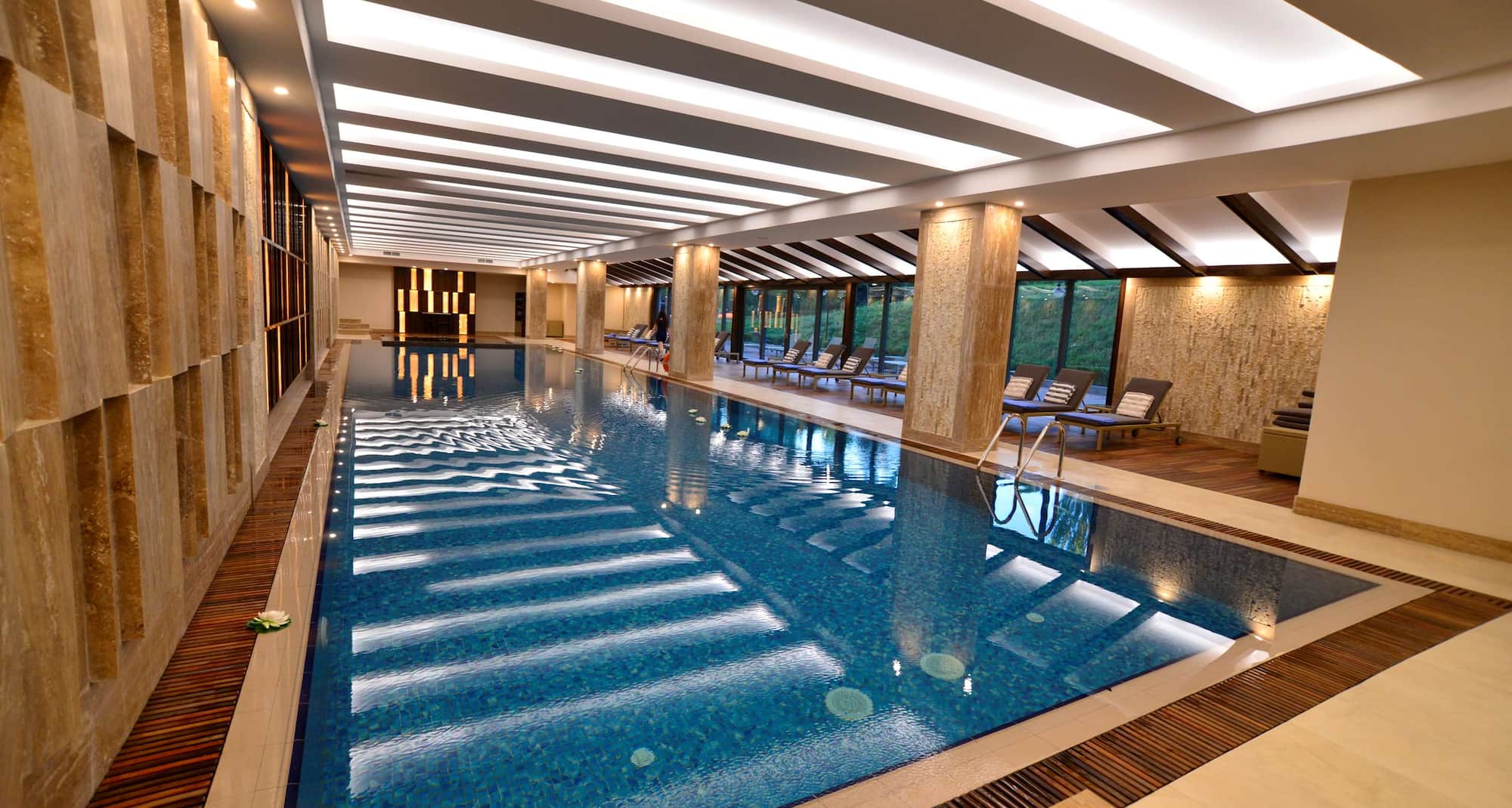 Radisson Blu Hotel, Yerevan - крытый бассейн