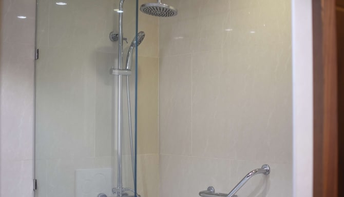Radisson Blu Hotel, Yerevan - Guest room bathroom