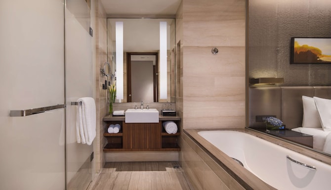Radisson Blu Hotel, Zhengzhou Huiji - Guest Room Bath
