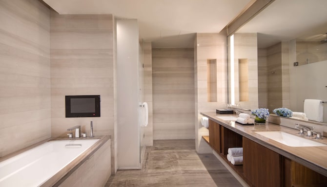 Radisson Blu Hotel, Zhengzhou Huiji - Executive Suite Bath