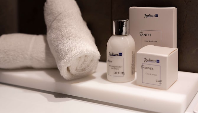 Radisson Blu Hotel, Zurich Airport - guest-stanza-audio/visual