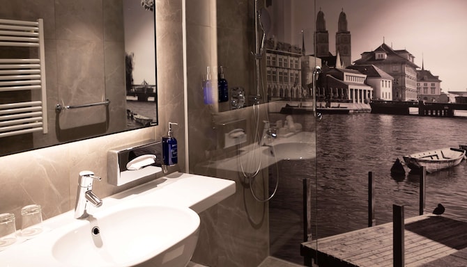 Radisson Blu Hotel, Zurich Airport - Bagno in camera degli ospiti