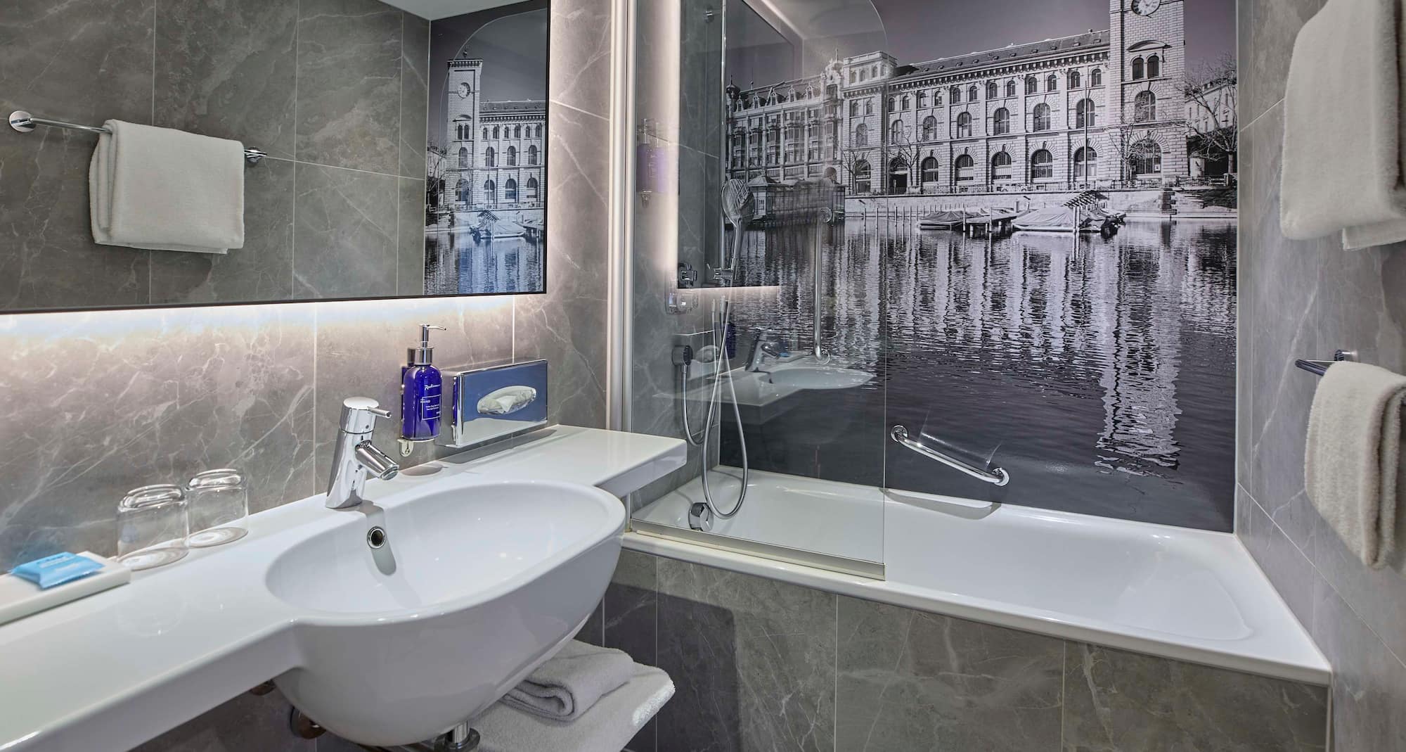 Radisson Blu Hotel, Zurich Airport - Salle de bain de la chambre