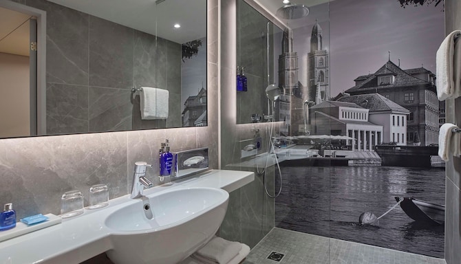 Radisson Blu Hotel, Zurich Airport - Bagno in camera degli ospiti