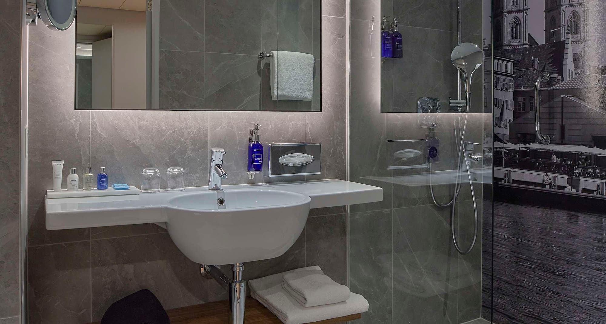 Radisson Blu Hotel, Zurich Airport - Bagno in camera degli ospiti