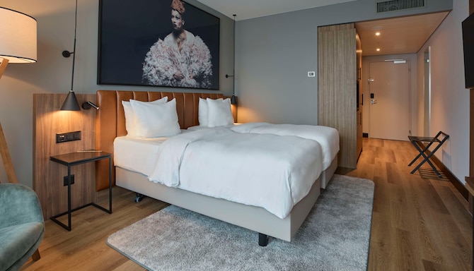 Hotel Rooms & Suites in Zürich | Radisson Blu Hotel, Zürich Airport