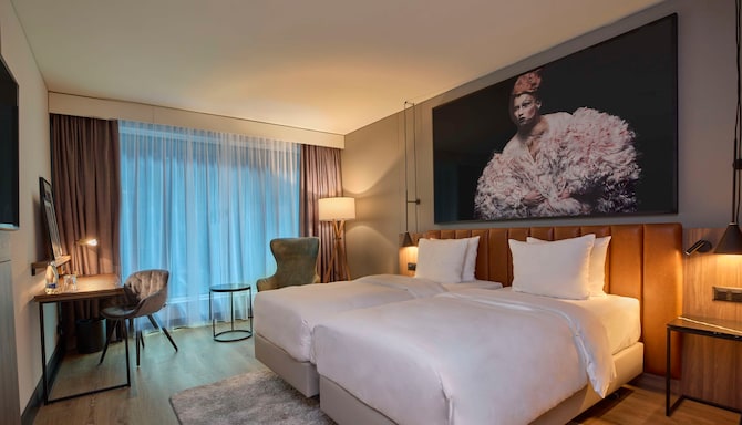 Hotel Rooms & Suites in Zürich | Radisson Blu Hotel, Zürich Airport