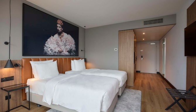 Hotel Rooms & Suites in Zürich | Radisson Blu Hotel, Zürich Airport