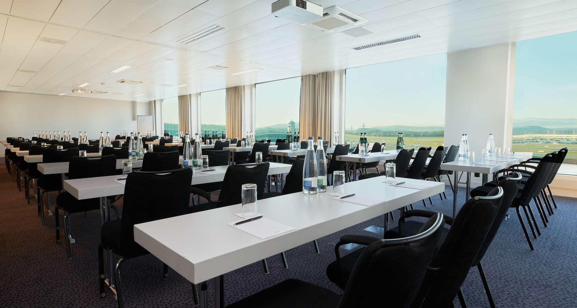 Radisson Blu Hotel, Zurich Airport - Meeting Room Jura