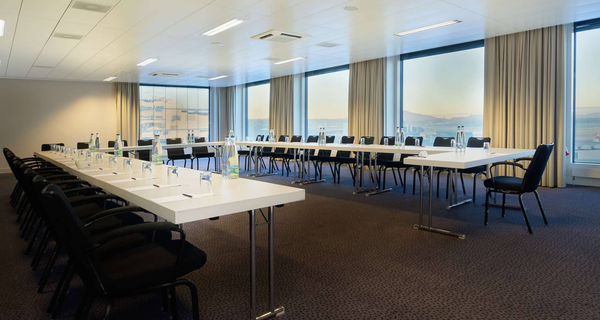 Radisson Blu Hotel, Zurich Airport - Meeting Room Luzern
