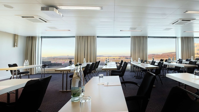 Radisson Blu Hotel, Zurich Airport - Meeting Room Jura