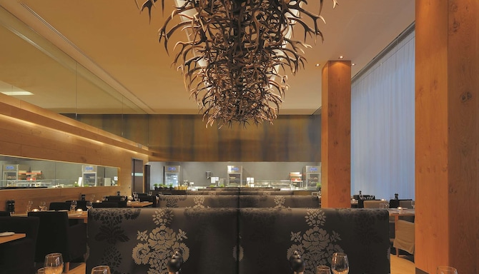 discover-zurich-restaurants-book-now-radisson-blu