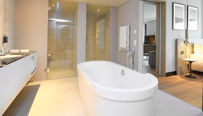 Radisson Blu Hotel, Zurich Airport - Bagno in suite