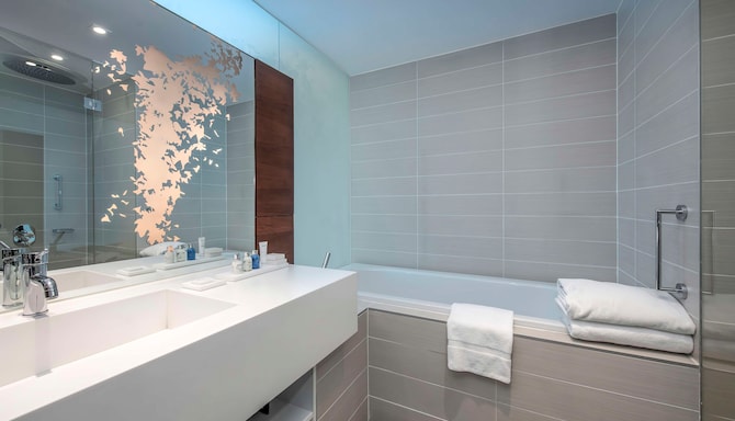 Radisson Blu Iveria Hotel, Tbilisi City Centre - Superior Bathroom