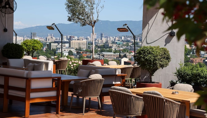 Radisson Blu Iveria Hotel, Tbilisi City Centre - Republic Restaurant and Terrace