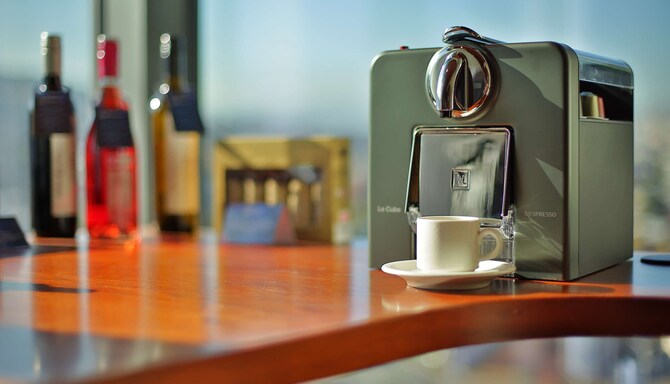 فندق Radisson Blu Iveria Hotel, Tbilisi City Centre - ماكينة إعداد القهوة داخل الغرفة