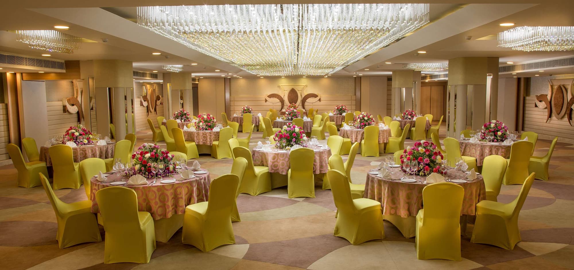 Radisson Blu Kaushambi Delhi NCR - Lavanya Social Setup