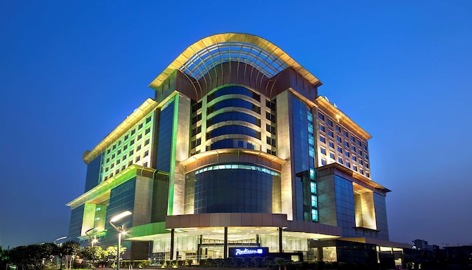 Radisson Blu Kaushambi Delhi NCR - Exterior