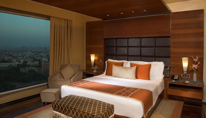 Radisson Blu Kaushambi Delhi NCR - Deluxe Suite Bedroom