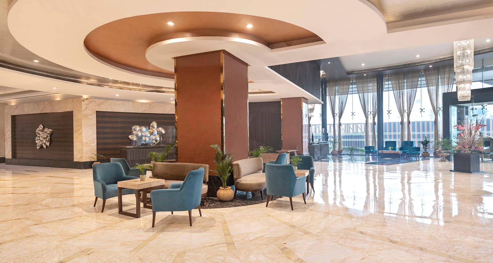 Radisson Blu Kaushambi Delhi NCR - Lobby seating area