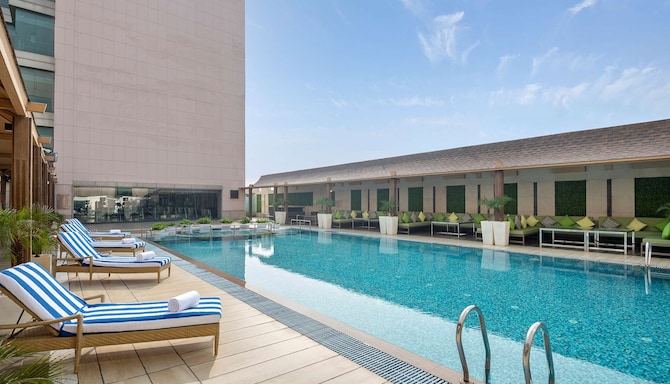 Radisson Blu Kaushambi Delhi NCR - Outdoor pool