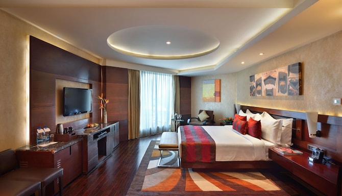 Radisson Blu Kaushambi Delhi NCR - Suite Bedroom