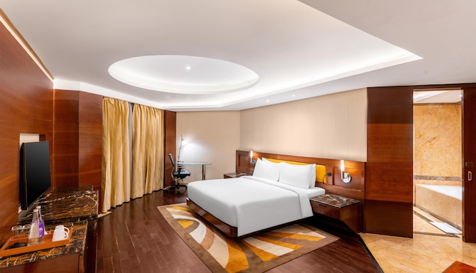 Radisson Blu Kaushambi Delhi NCR - Executive Suite